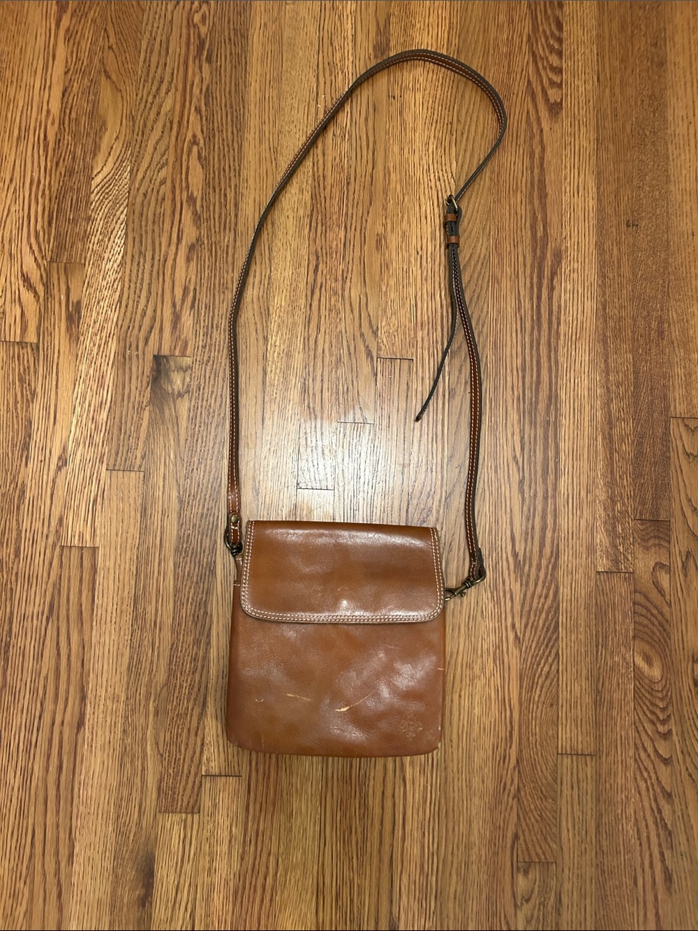 Patricia Nash leather purse *read